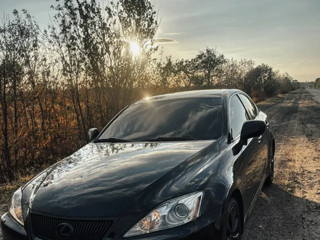 Lexus IS - фото 1