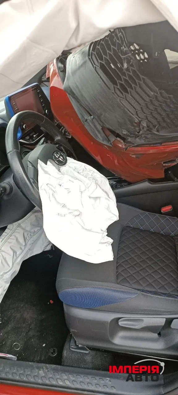 Toyota C-HR - фото 13