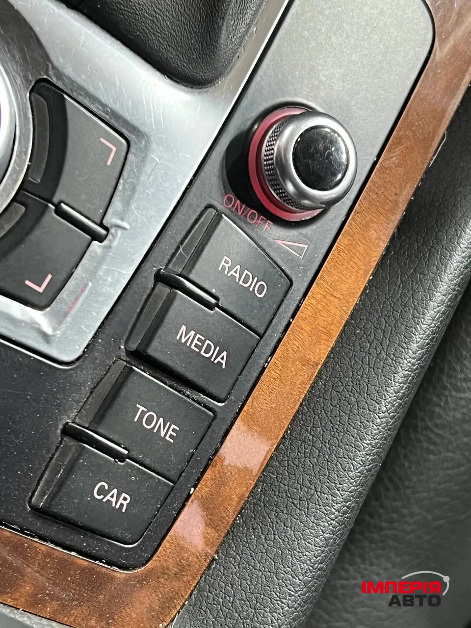 Audi Q7 - фото 23