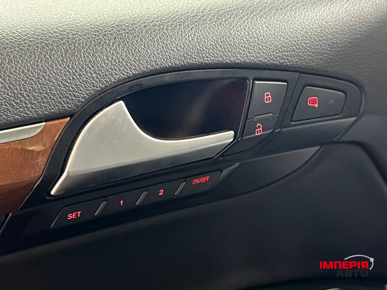 Audi Q7 - фото 8