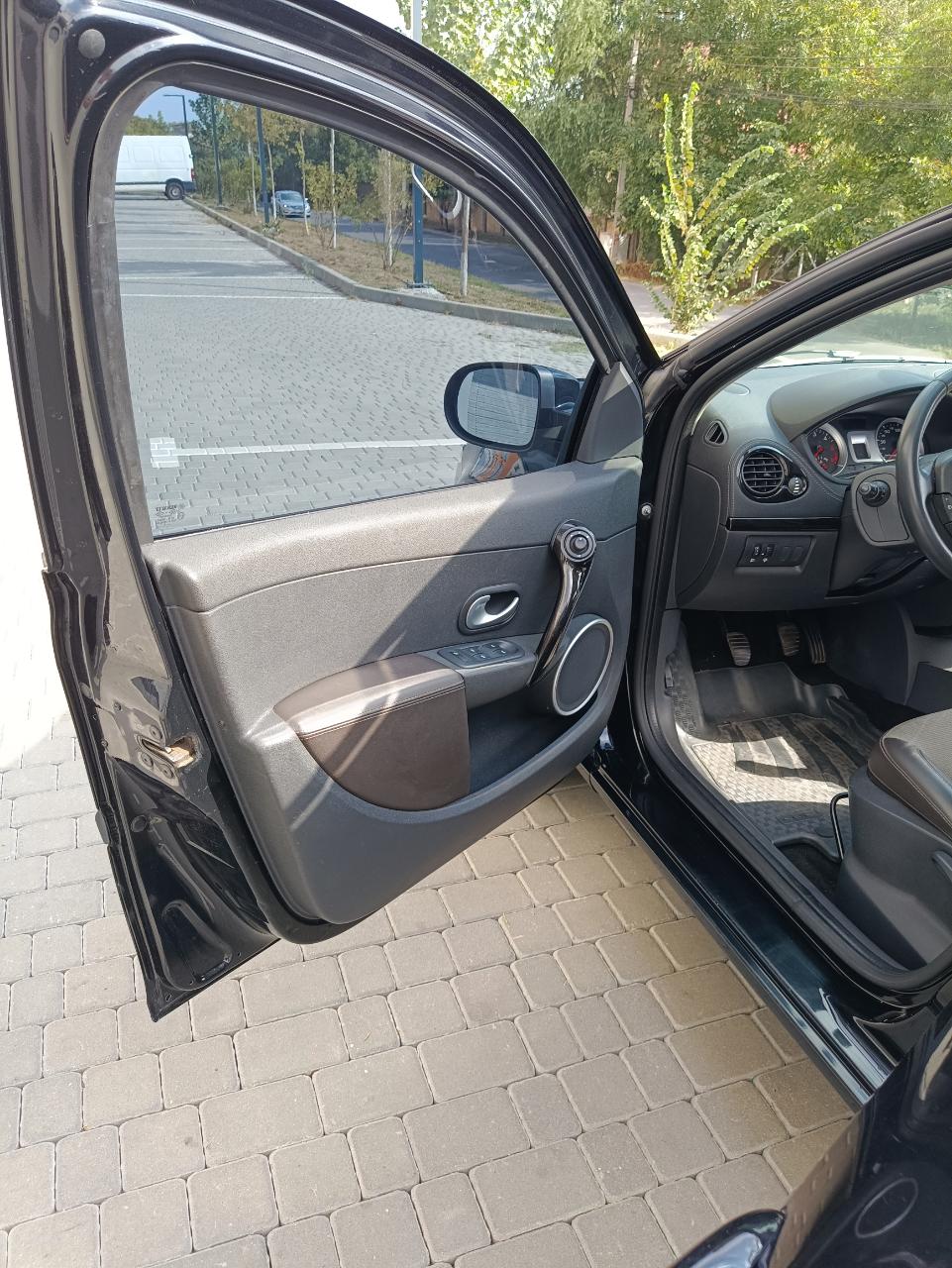 Renault Clio - фото 8