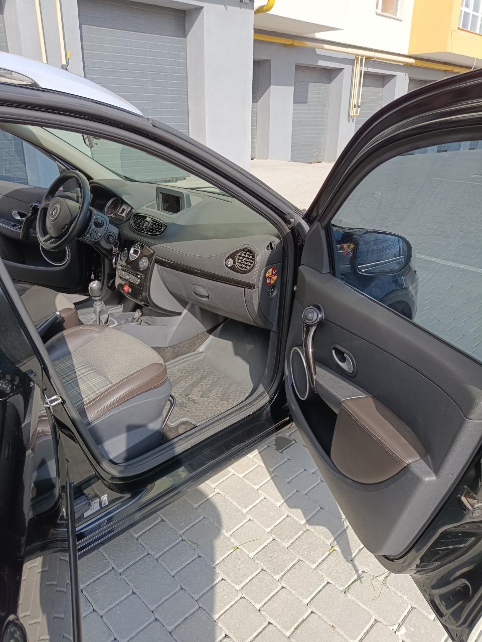 Renault Clio - фото 12