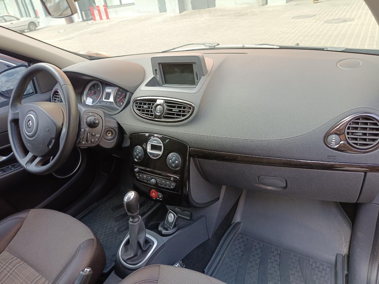 Renault Clio - фото 10