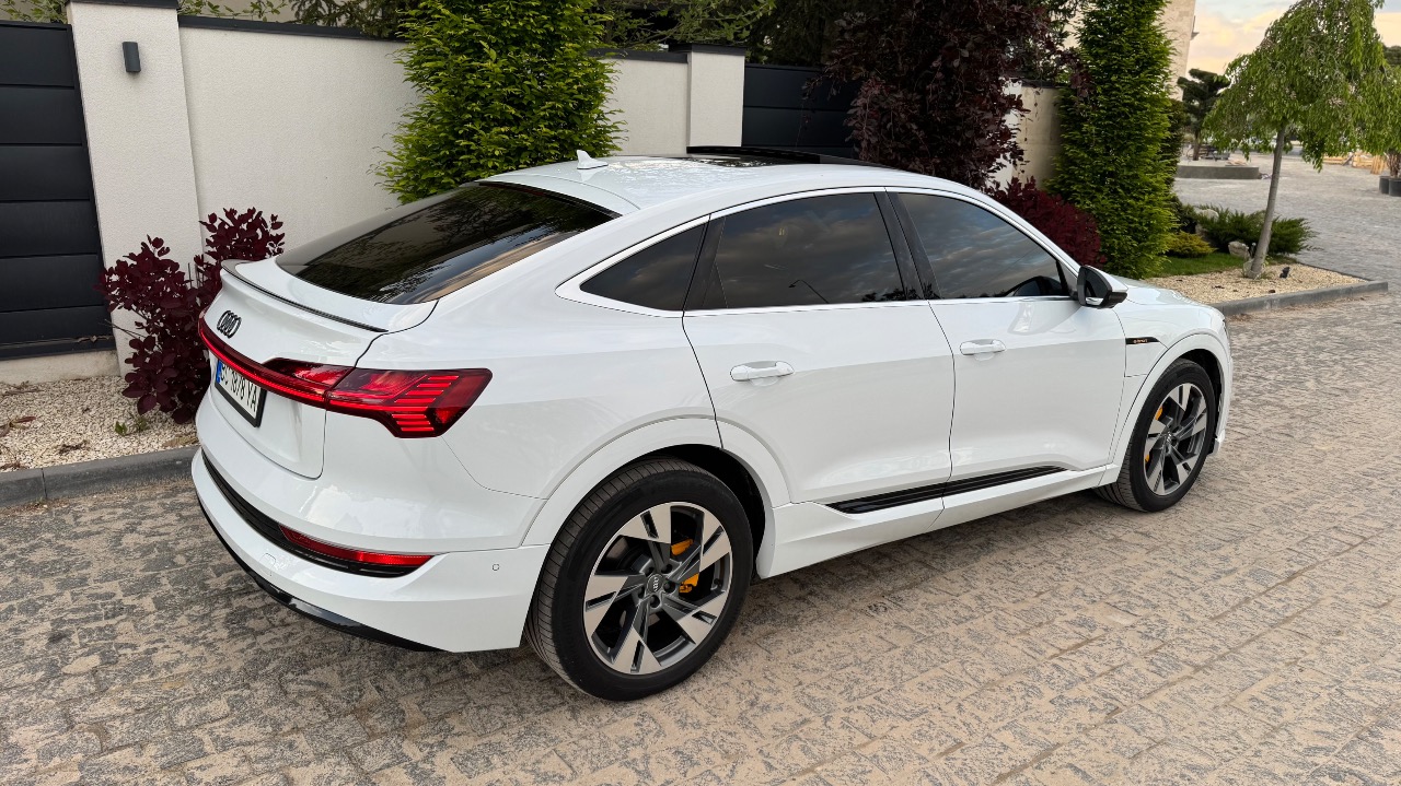Audi e-tron Sportback - фото 16