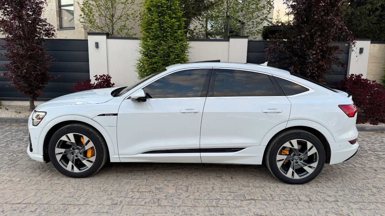 Audi e-tron Sportback - фото 11