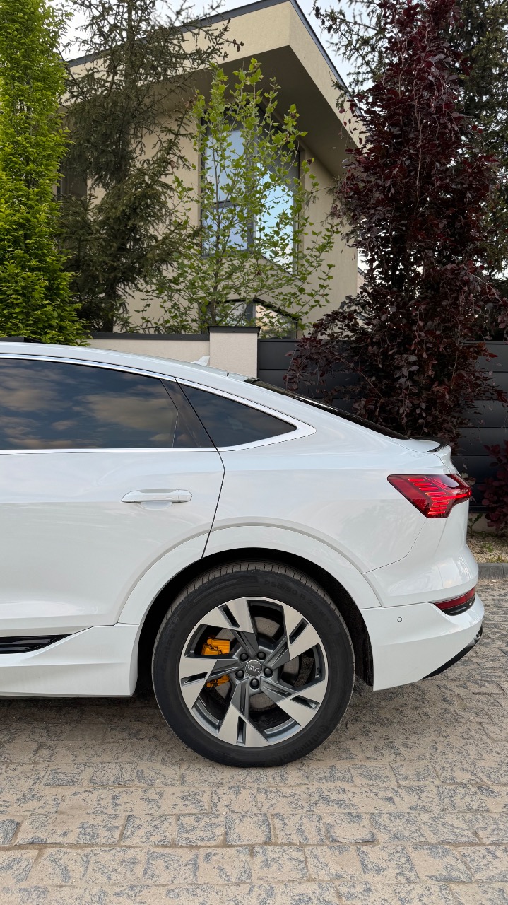 Audi e-tron Sportback - фото 13