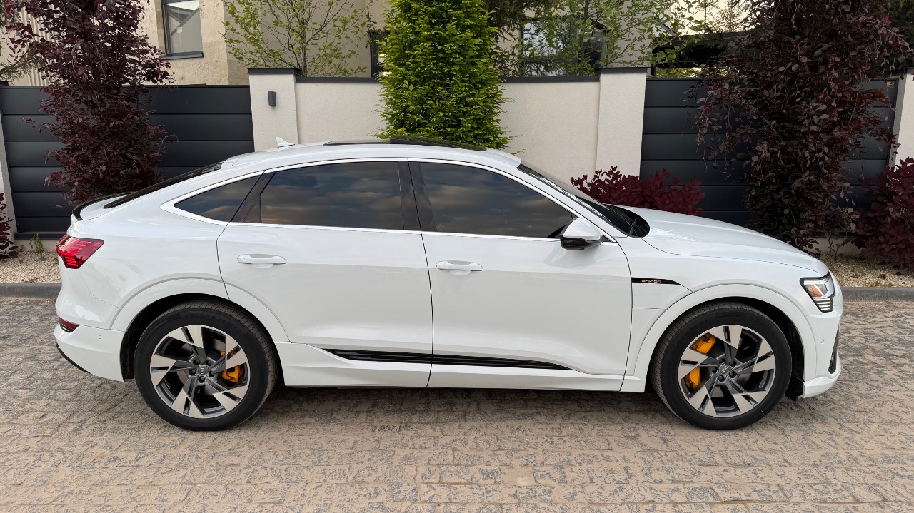 Audi e-tron Sportback - фото 12