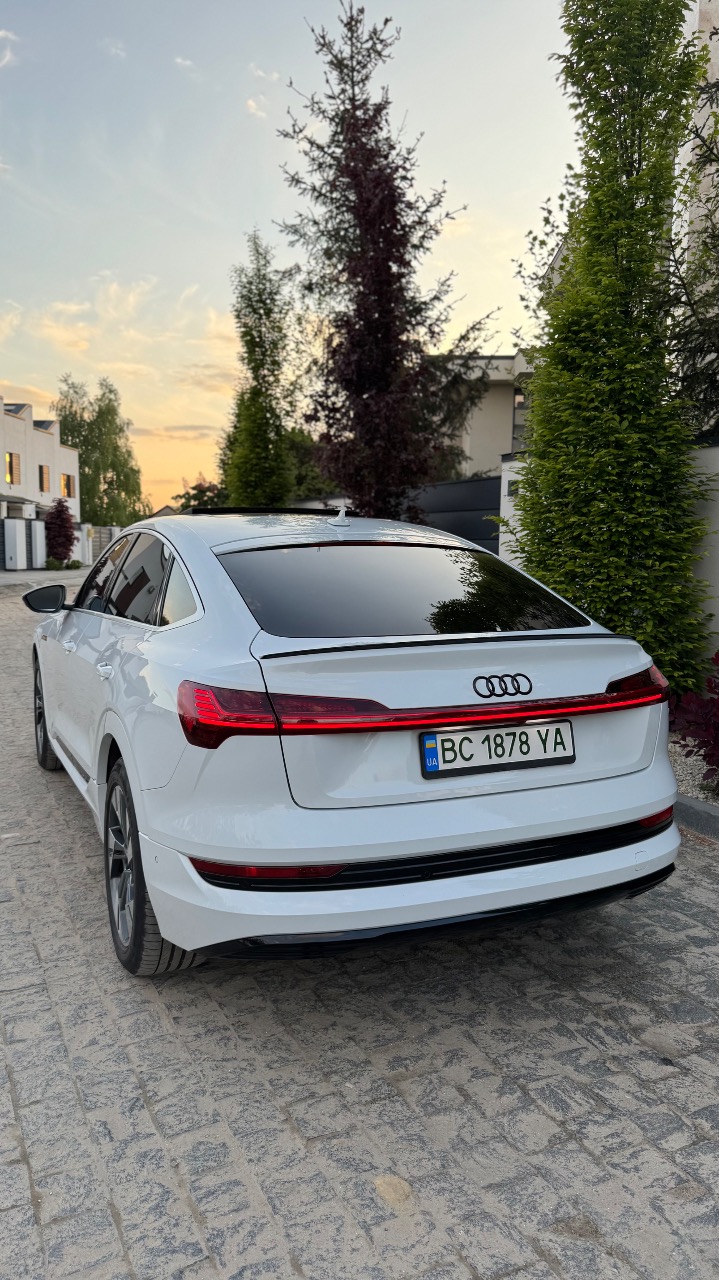 Audi e-tron Sportback - фото 15