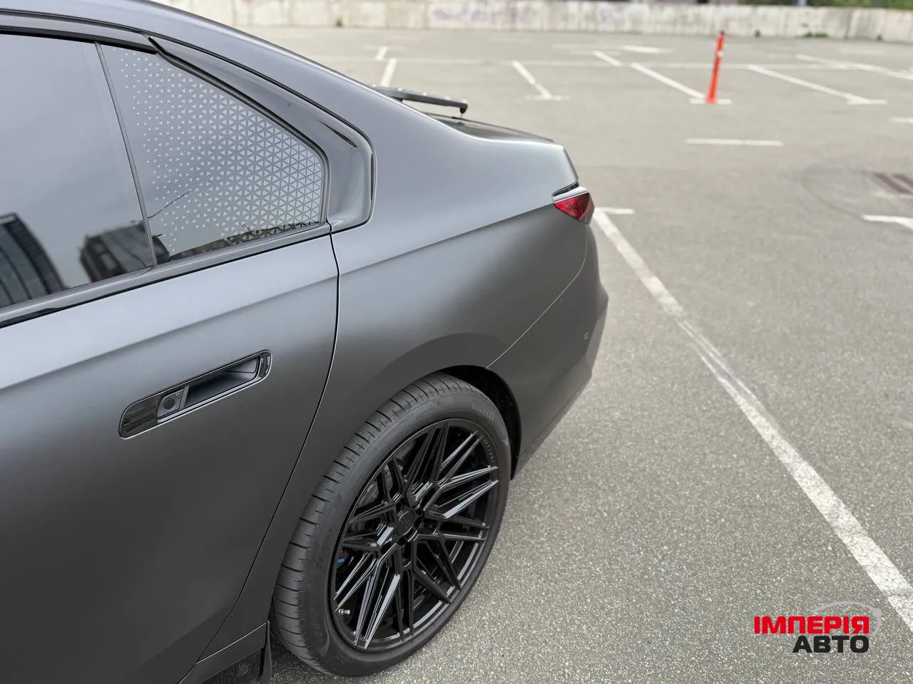 BMW 7 серії - фото 2