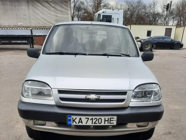 Chevrolet Niva - фото 1