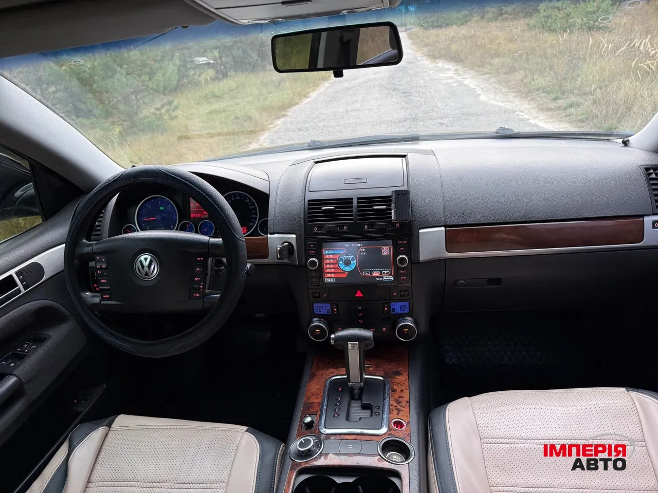 Volkswagen Touareg - фото 5