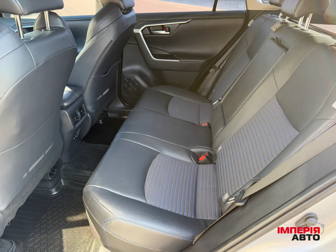 Toyota RAV4 - фото 59