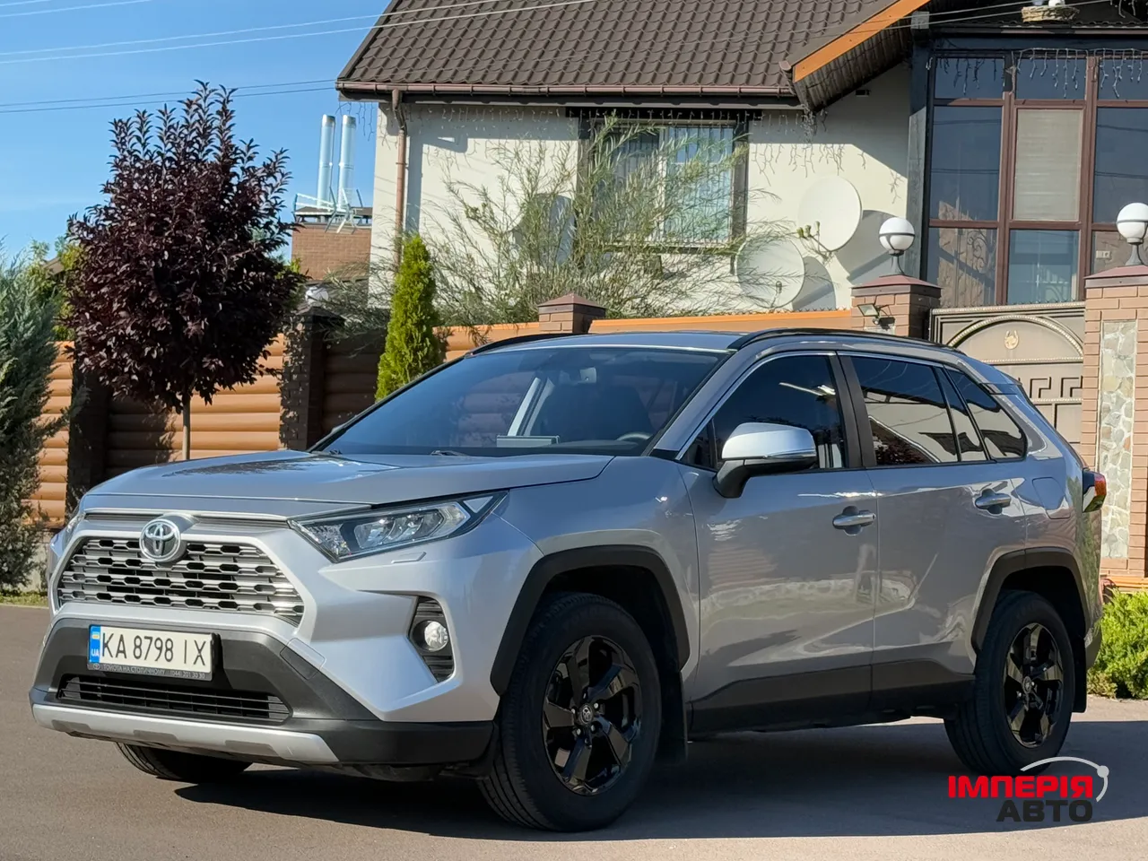 Toyota RAV4 - фото 8