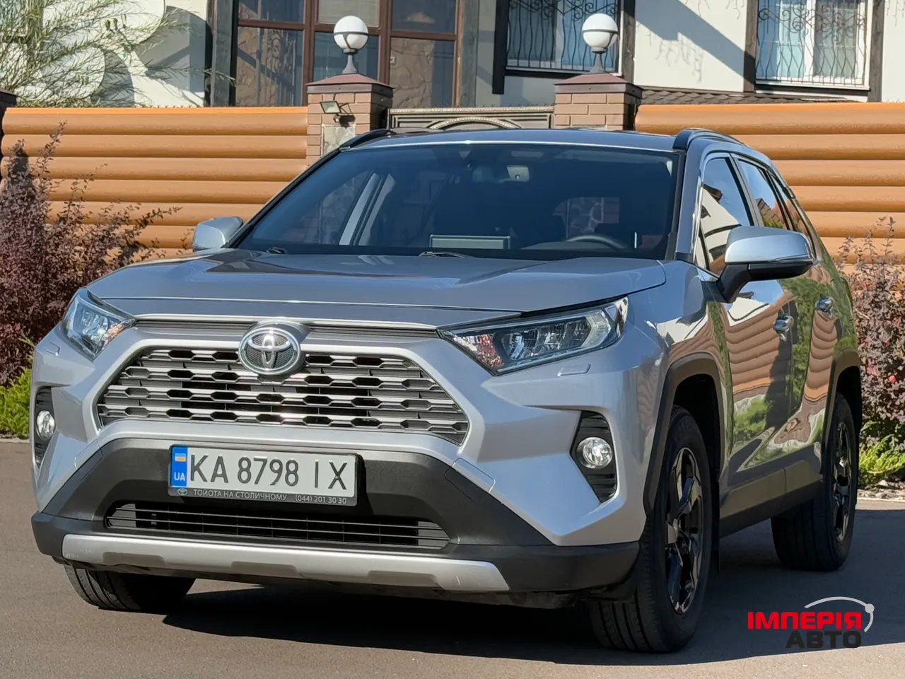 Toyota RAV4 - фото 2