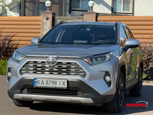 Toyota RAV4 - фото 3