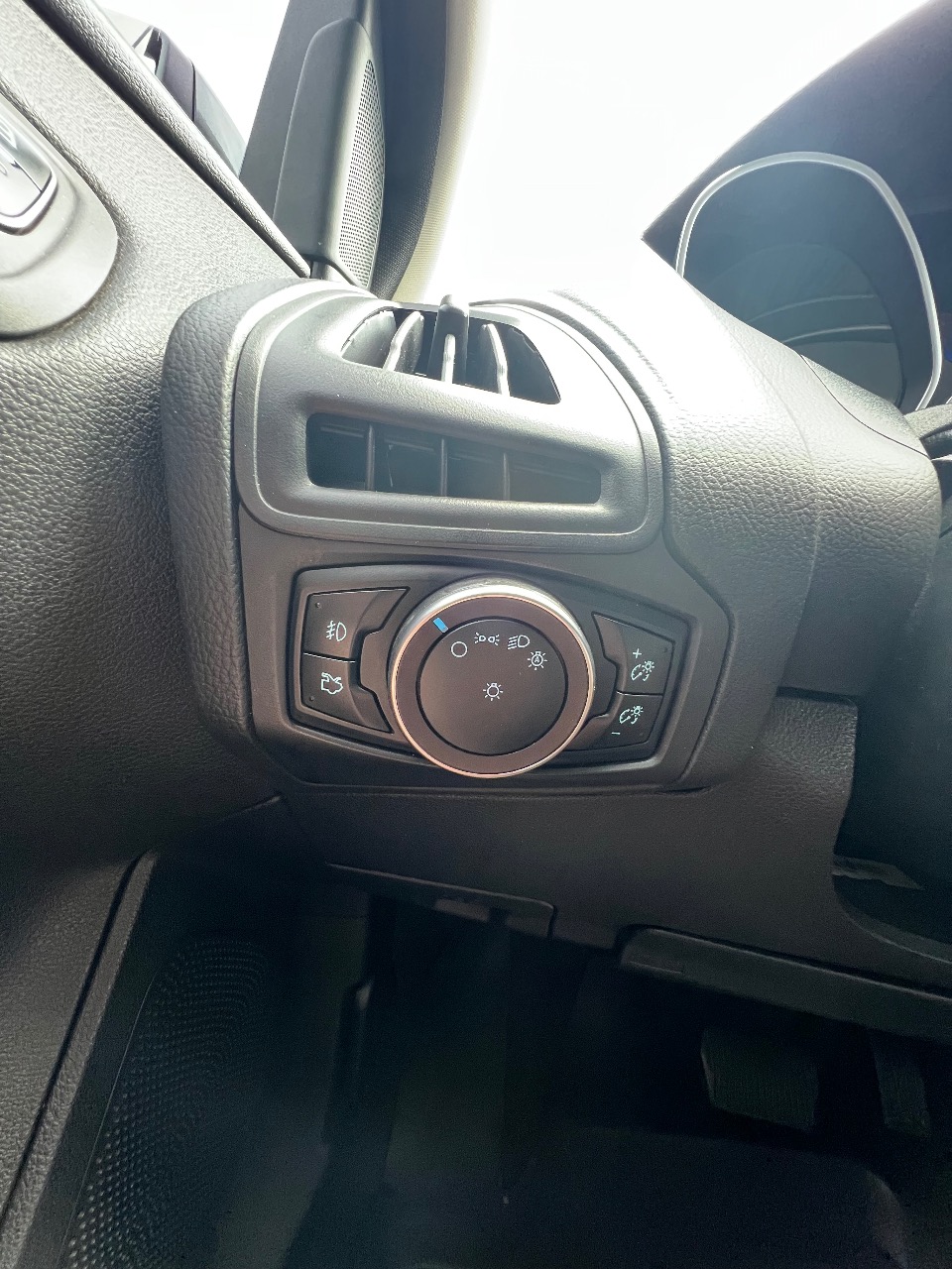 Ford Focus - фото 15