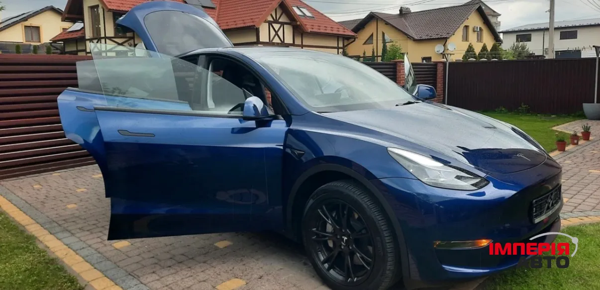 Tesla Model Y - фото 1