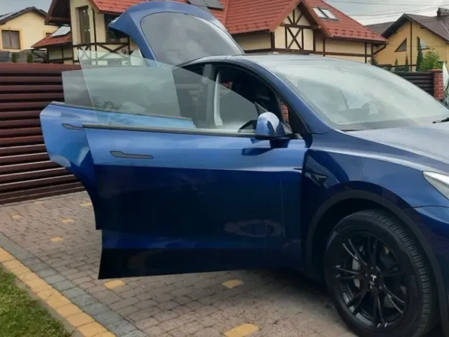 Tesla Model Y - фото 1
