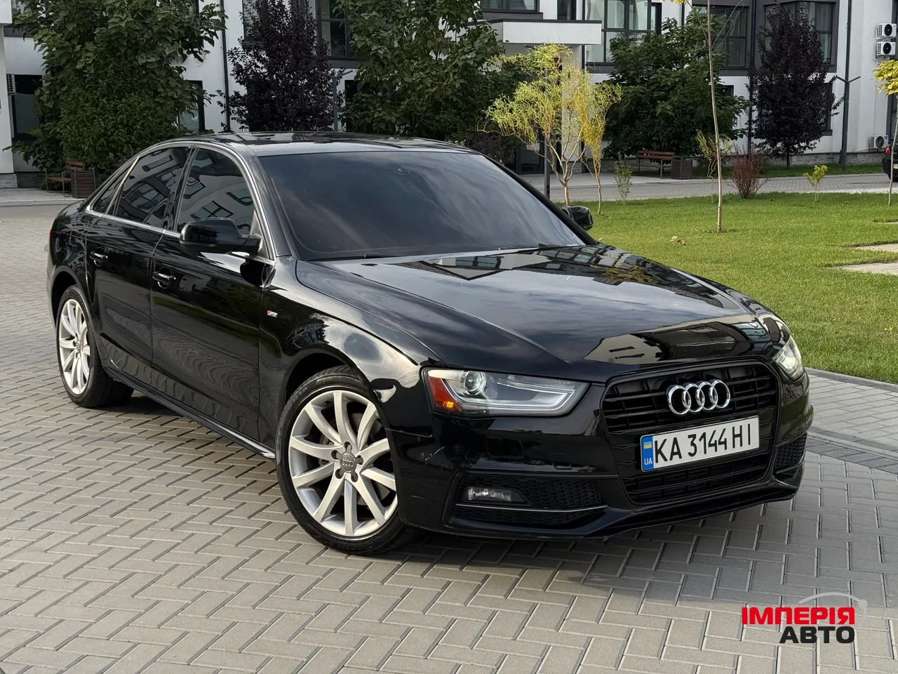 Audi A4 - фото 1