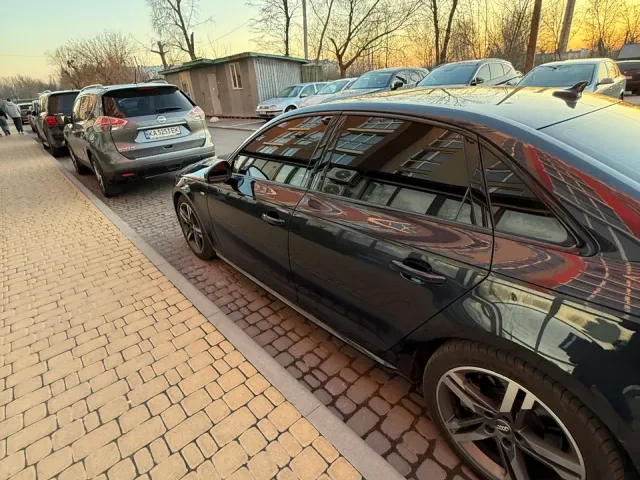 Audi A4 - фото 2