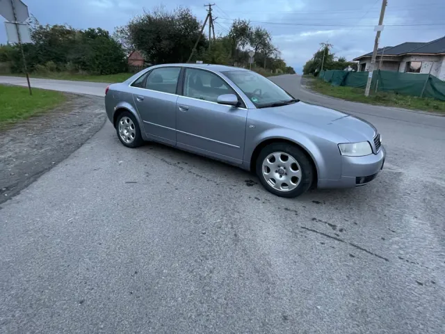 Audi A4 - фото 5