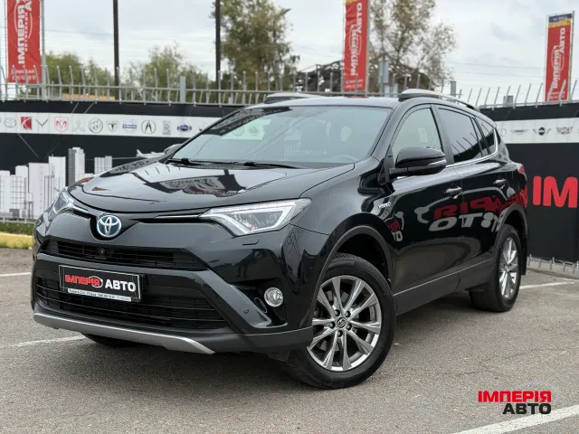 Toyota RAV4 - фото 1