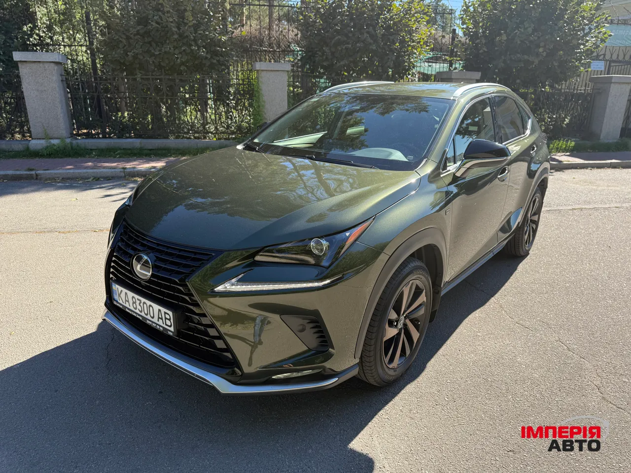 Lexus NX - фото 1