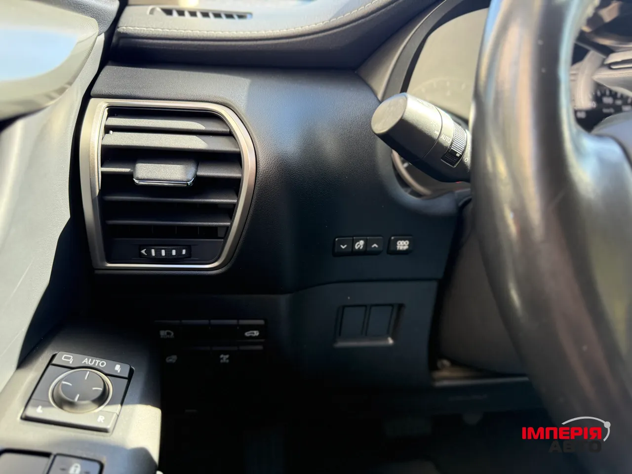 Lexus NX - фото 12