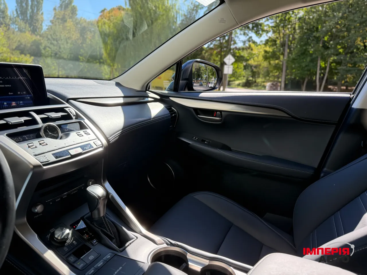 Lexus NX - фото 15