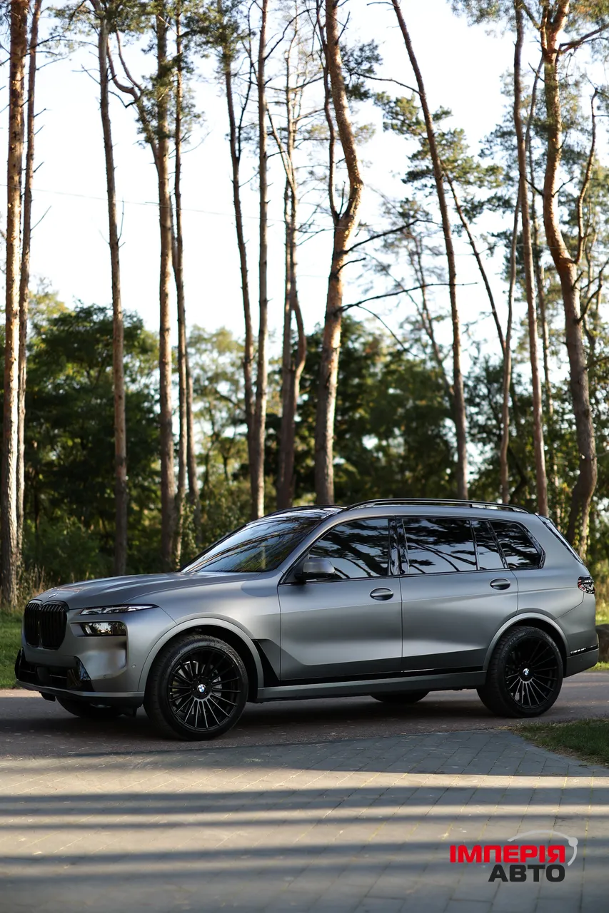 BMW X7 - фото 1