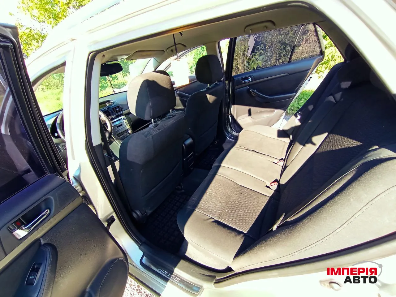 Toyota Avensis - фото 8