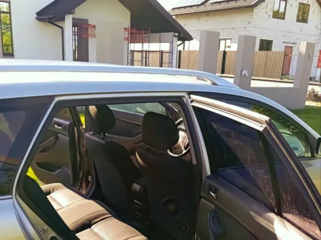 Toyota Avensis - фото 3