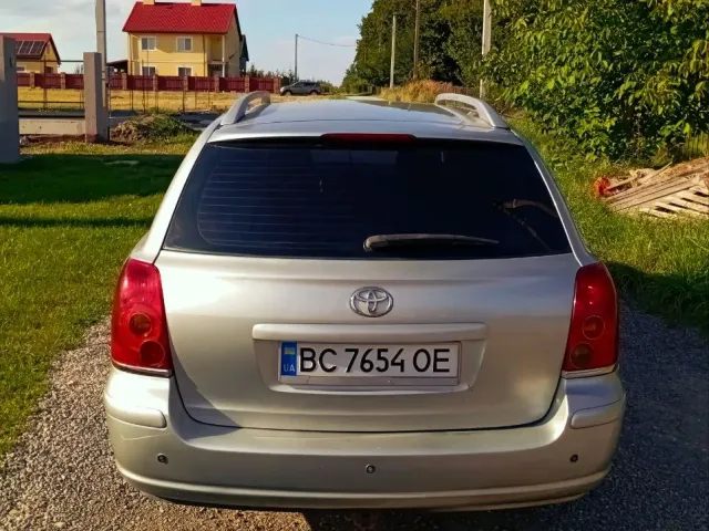 Toyota Avensis - фото 2