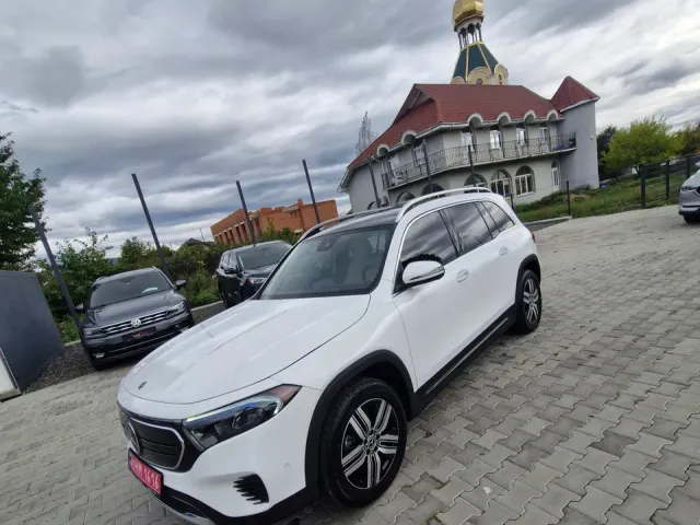 Mercedes-Benz EQB - фото 1