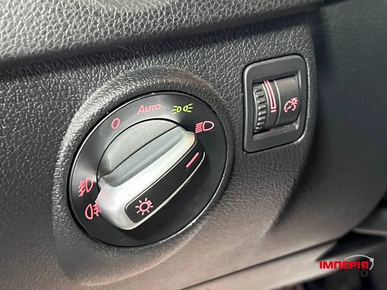 Volkswagen Tiguan - фото 12