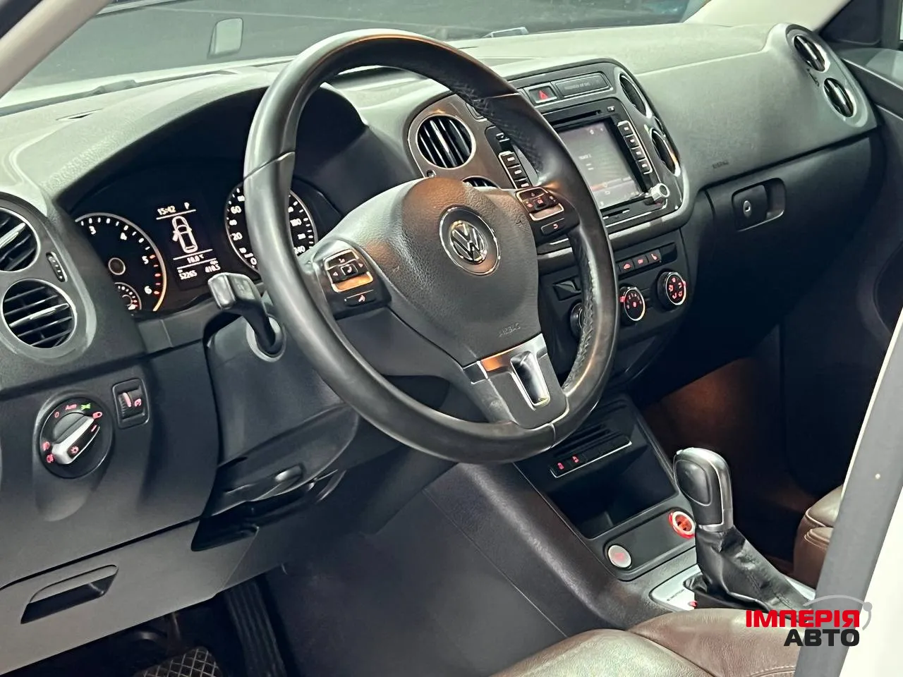 Volkswagen Tiguan - фото 8