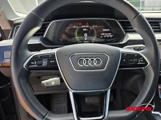 Audi e-tron - фото 4