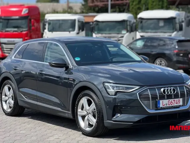 Audi e-tron - фото 1