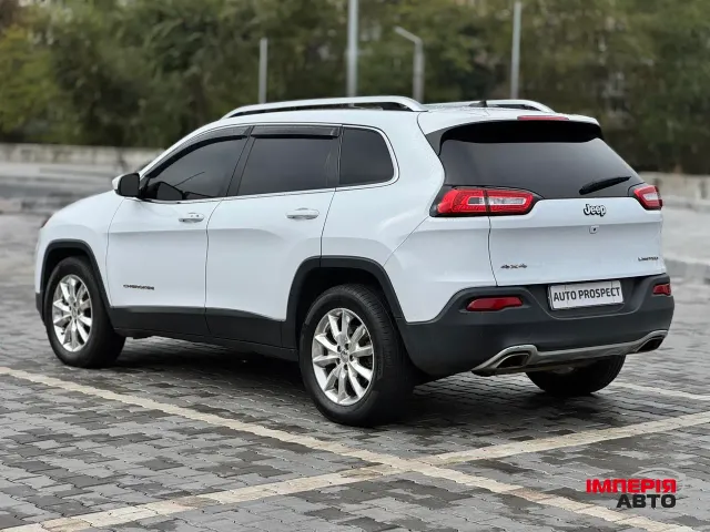 Jeep Cherokee - фото 4