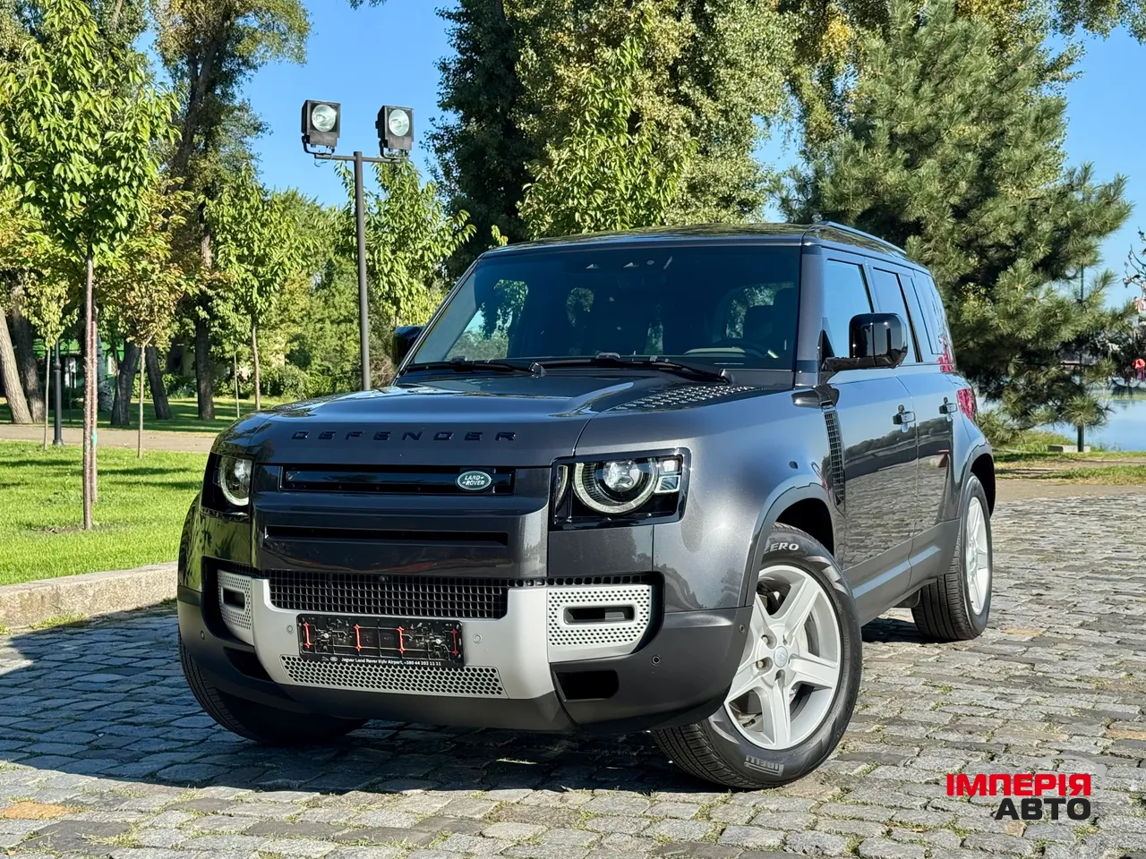 Land Rover Defender - фото 1