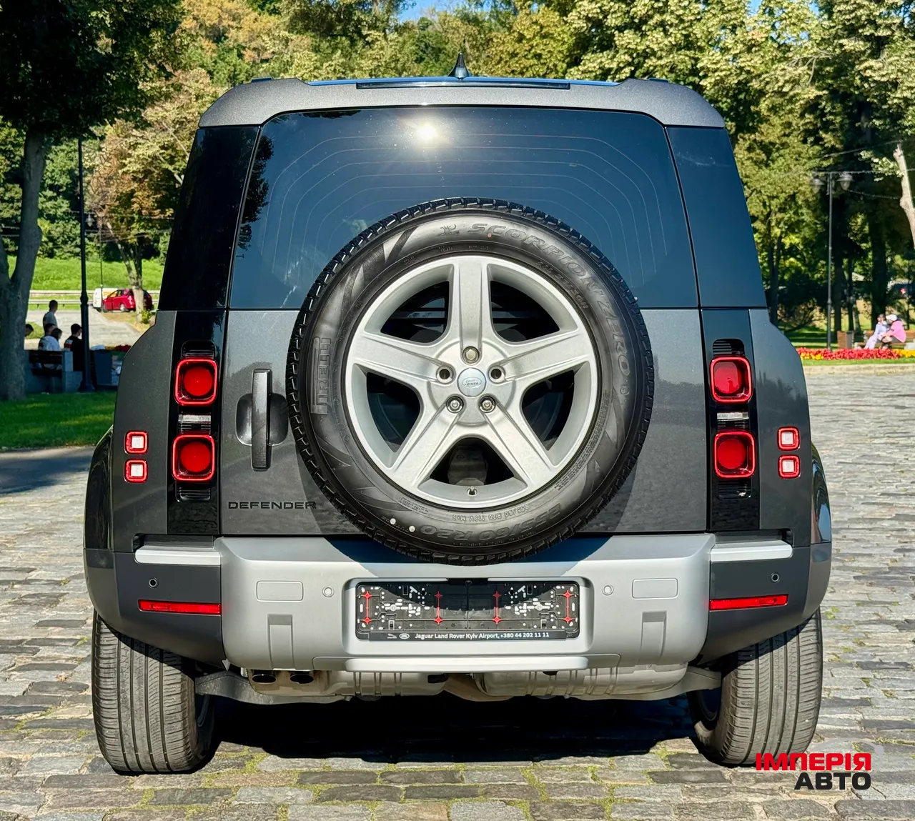 Land Rover Defender - фото 24