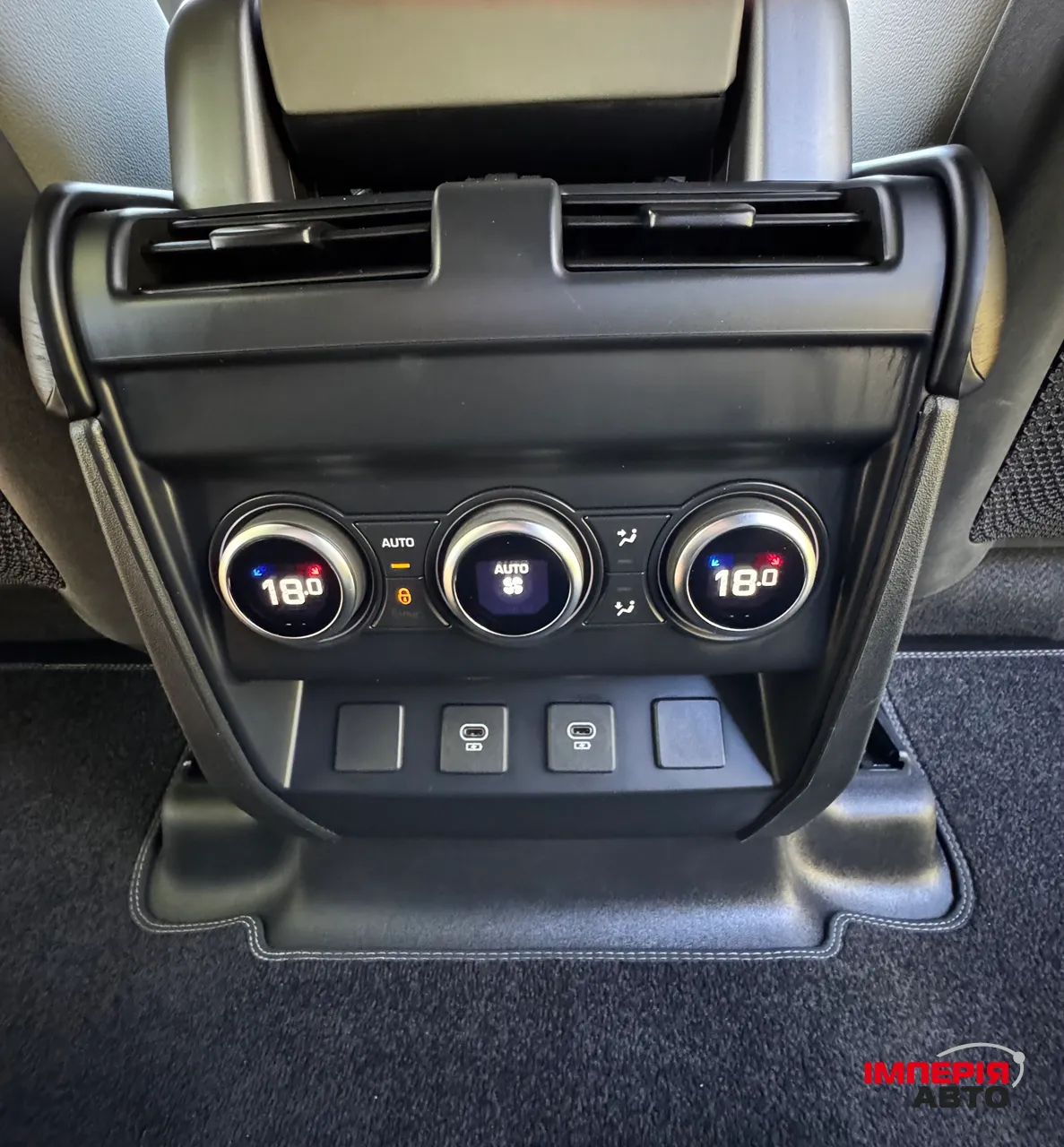 Land Rover Defender - фото 16