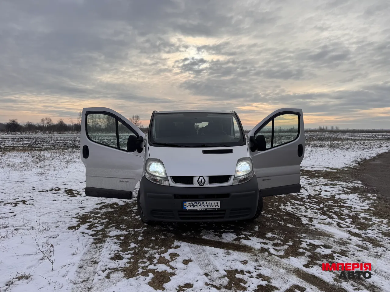 Renault Trafic - фото 8