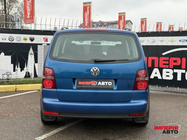 Volkswagen Touran - фото 4