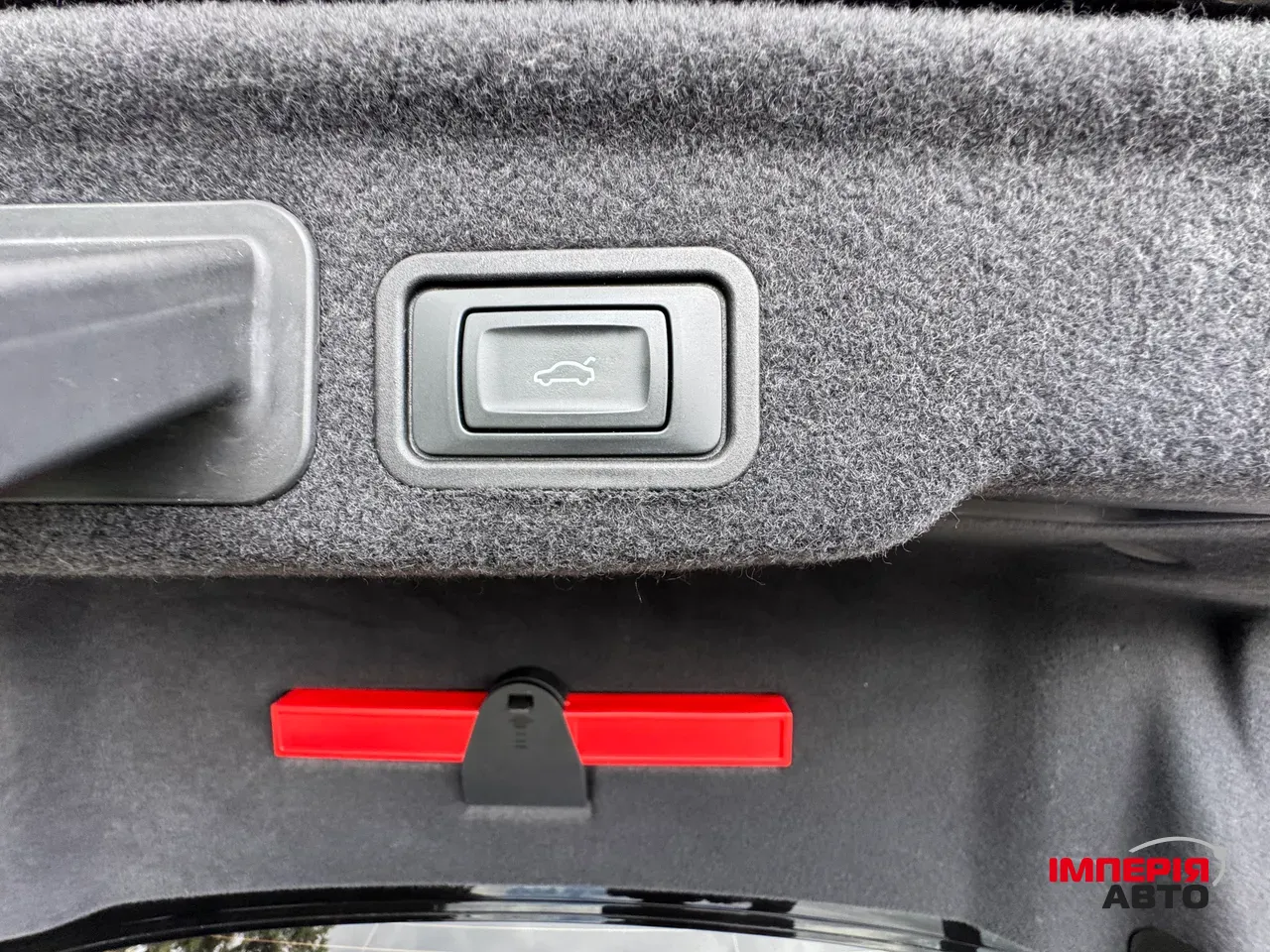 Audi A8 - фото 11