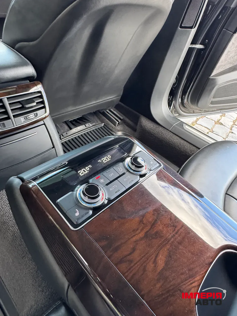 Audi A8 - фото 13