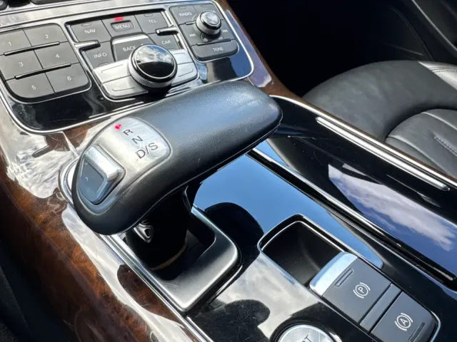 Audi A8 - фото 2