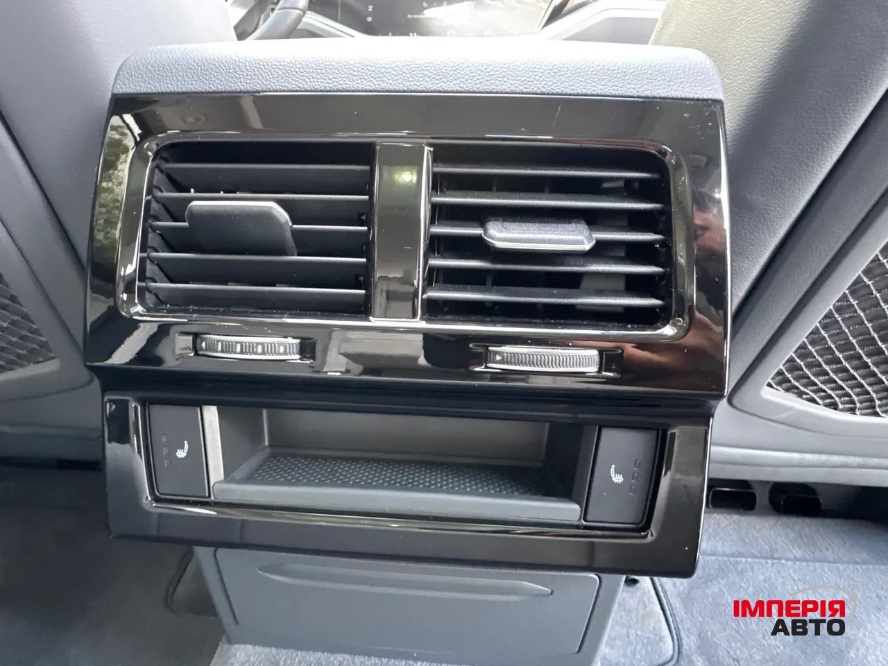 Volkswagen Touareg - фото 12