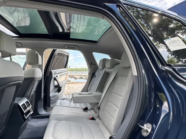 Volkswagen Touareg - фото 2