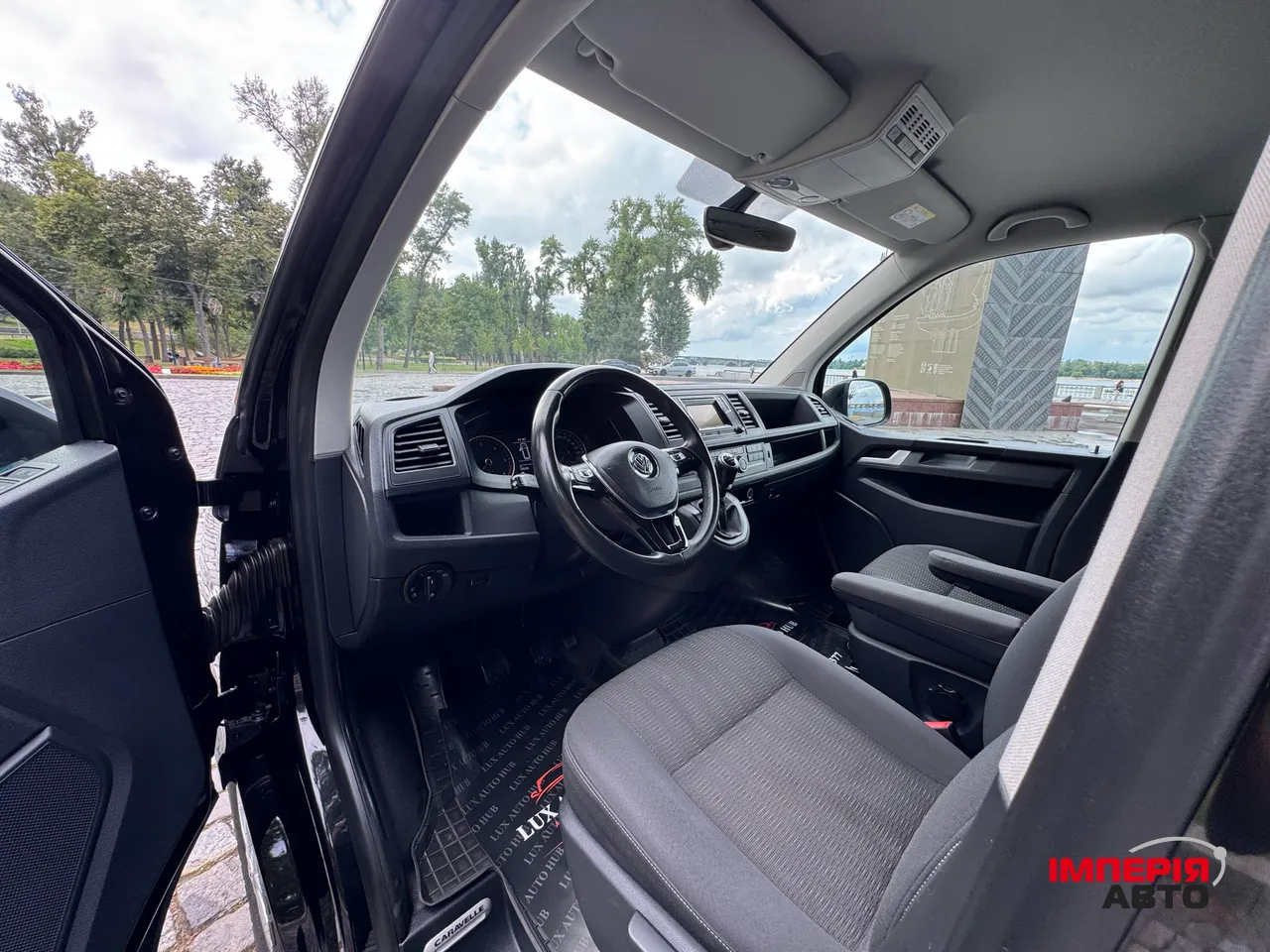 Volkswagen Caravelle - фото 19